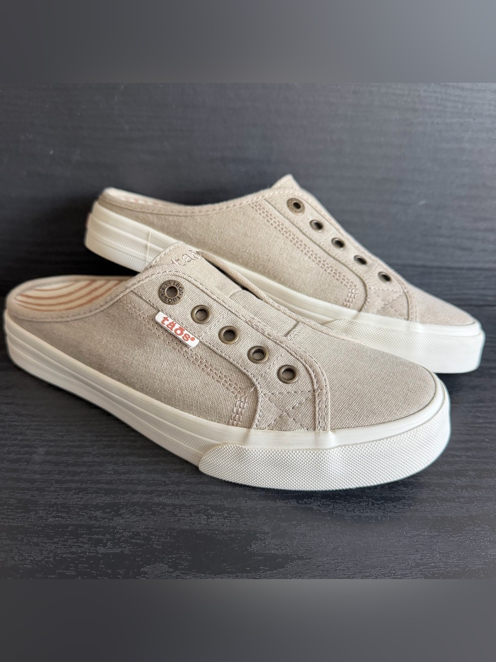 Taos Women’s Ez Sole Mule Sneakers Sz 8.5 Oat Beige Canvas Slip On Shoe EUC